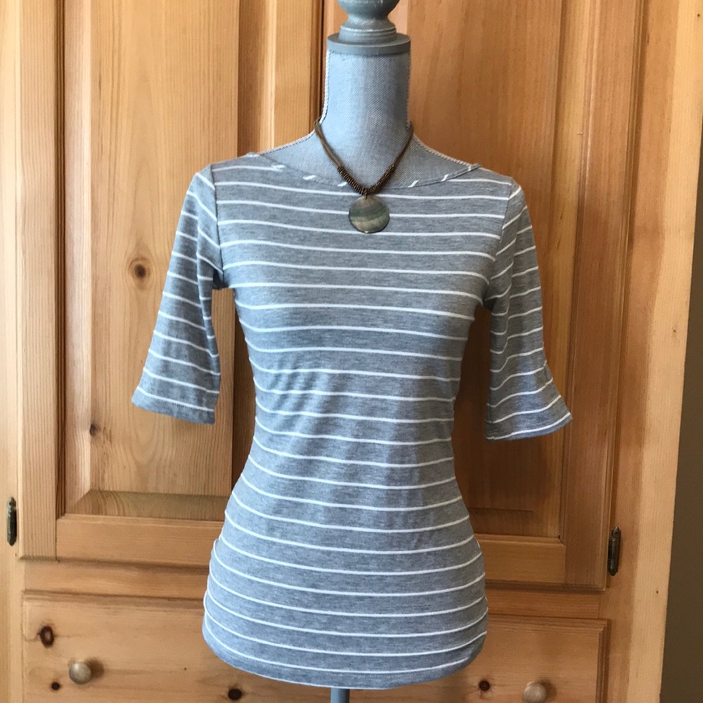 3/$15 ๐ Half Sleeve Gray w/White Stripe T-Shirt -S - Picture 1 of 5
